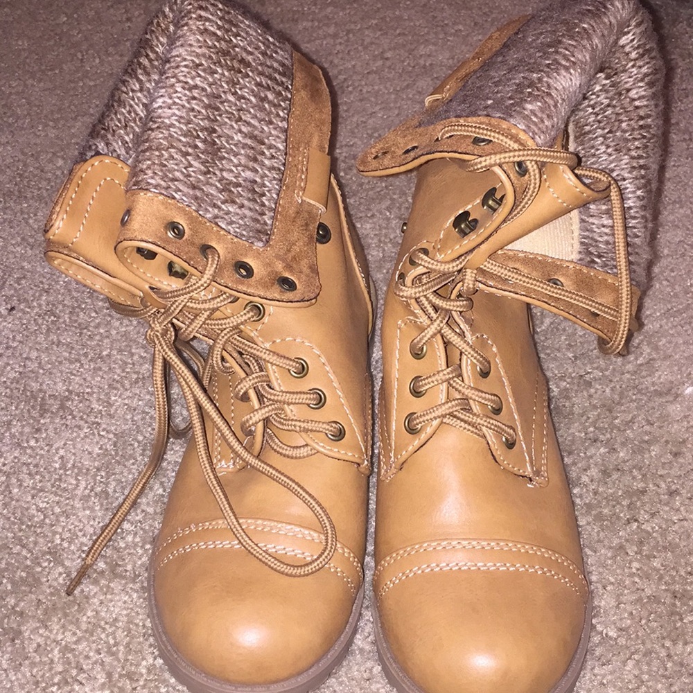 Combat boots
